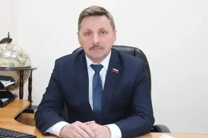 Экс-главу совета депутатов Искитима, выписывавшего себе премии на 8 Марта, попал под уголовное дело
На Юрия Мартынова, бывшего председателя совета депутатов Искитима, завели уголовное дело о превышени... | Сетка — социальная сеть от hh.ru