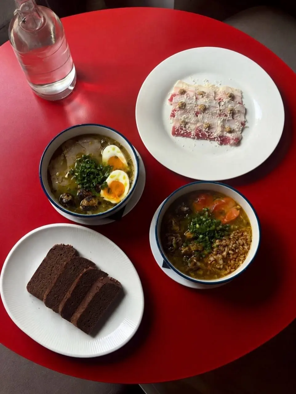 Щи, которые получили ресторанный Оскар 🍲
На Колокольной открылась щичная Ба, филиал тульского проекта, который в 2026 году получил Золотую пальмовую ветвь ресторанного бизнеса | Сетка — социальная сеть от hh.ru