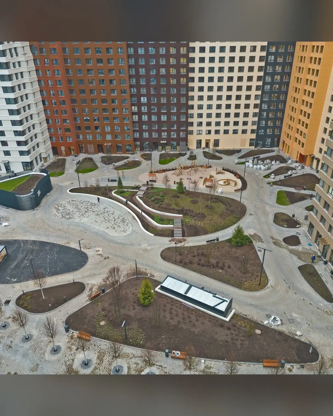 Квартал строится в СЗАО в Строительном проезде, в 100 метрах от реки Сходни. Проект интересен соседством с набережной и природным памятником Сходненский ковш | Сетка — социальная сеть от hh.ru
