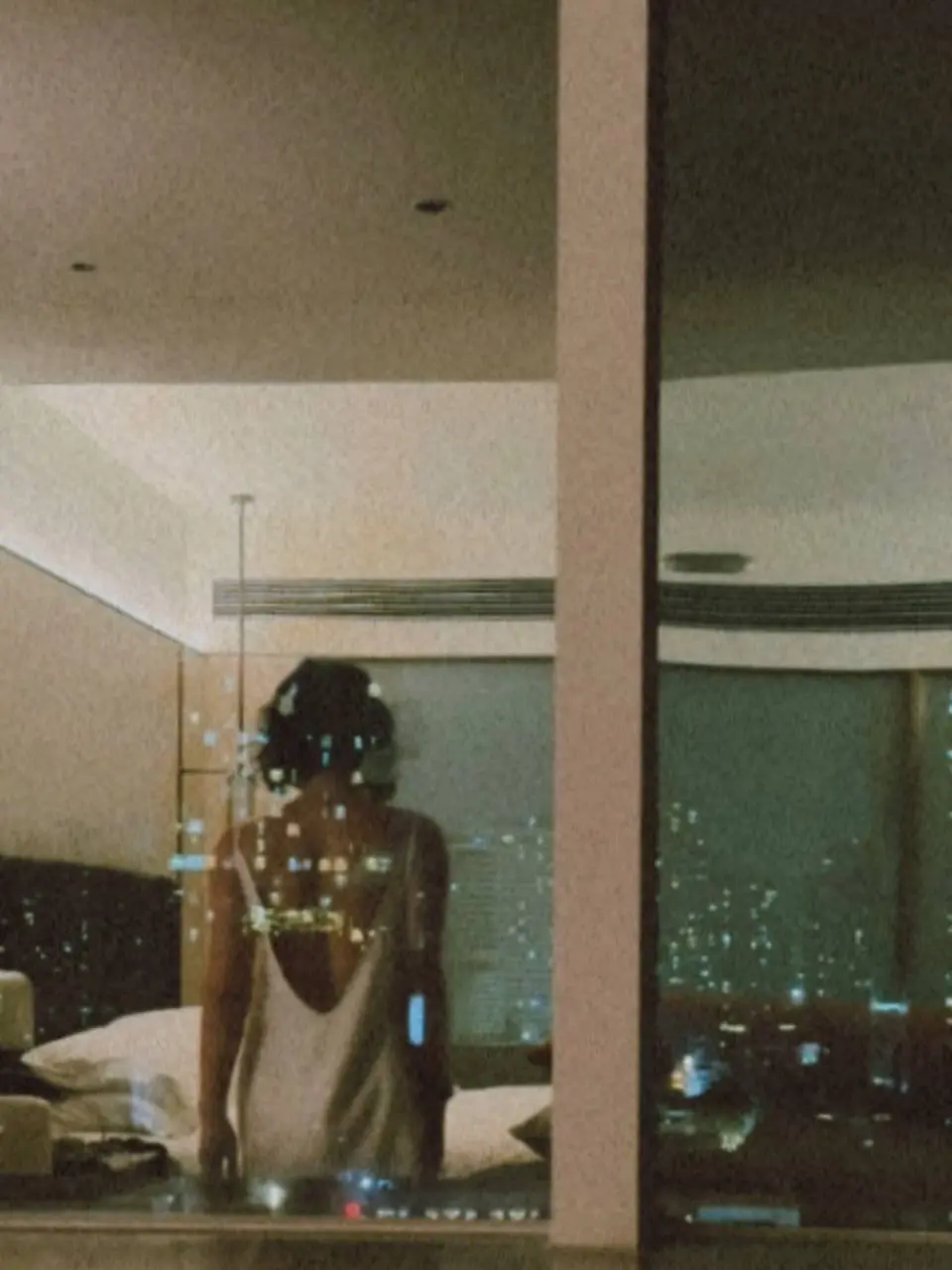 На прошлой неделе выложила верхнюю фотку с подписью «это и никакого вайбкодинга», и мгновенно накаркала — пришло сообщение о том, что наше приложение с тренировками по капоэйре не работает (это из-за ... | Сетка — социальная сеть от hh.ru