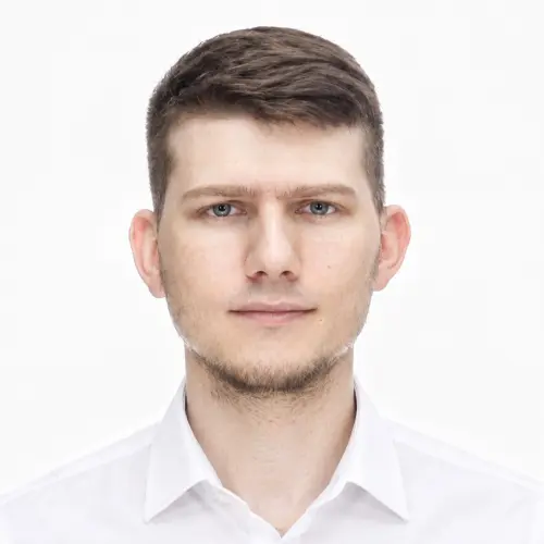 Роман Плотников