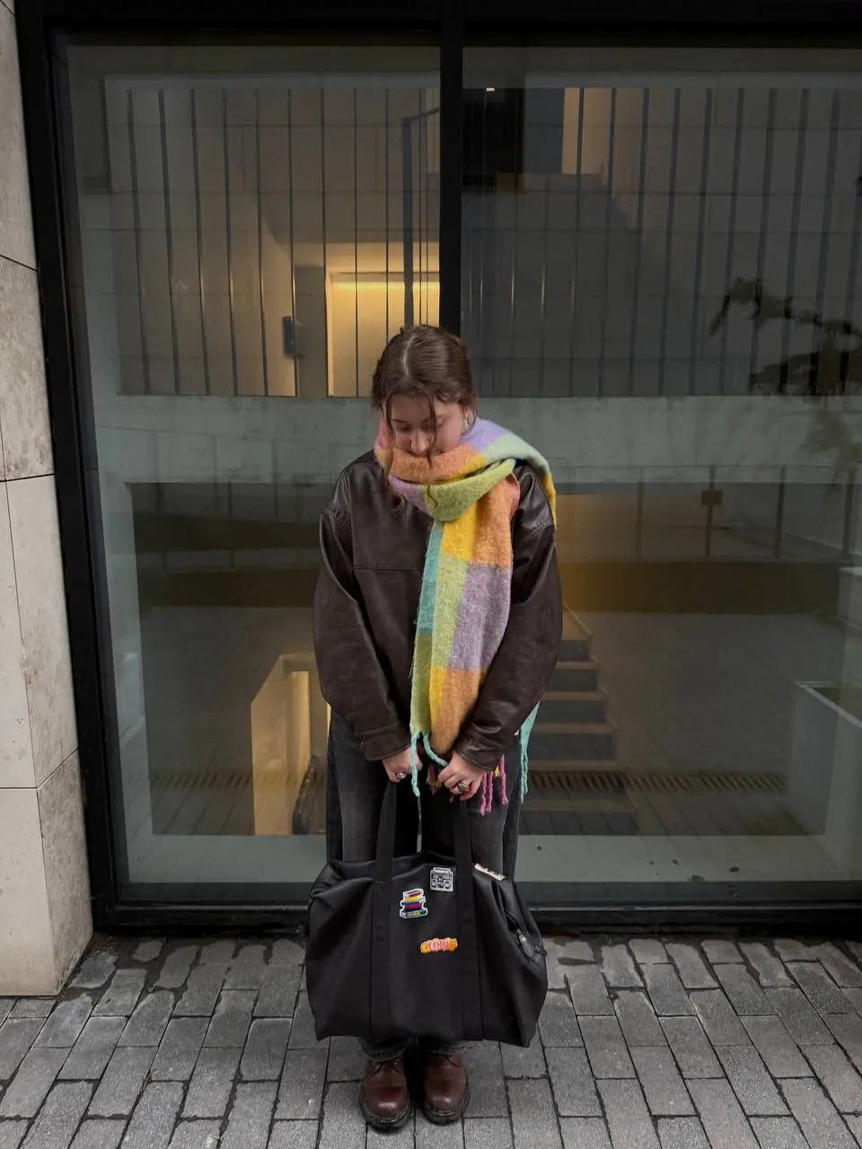 на днях ходили с подружкой ловить осенний вайб
она попросила помочь пофоткать ее новые черевички для сотрудничества, ну и кто я такая, чтобы не согласиться?)
и вот мне пара кадров тоже перепало (не бе... | Сетка — социальная сеть от hh.ru
