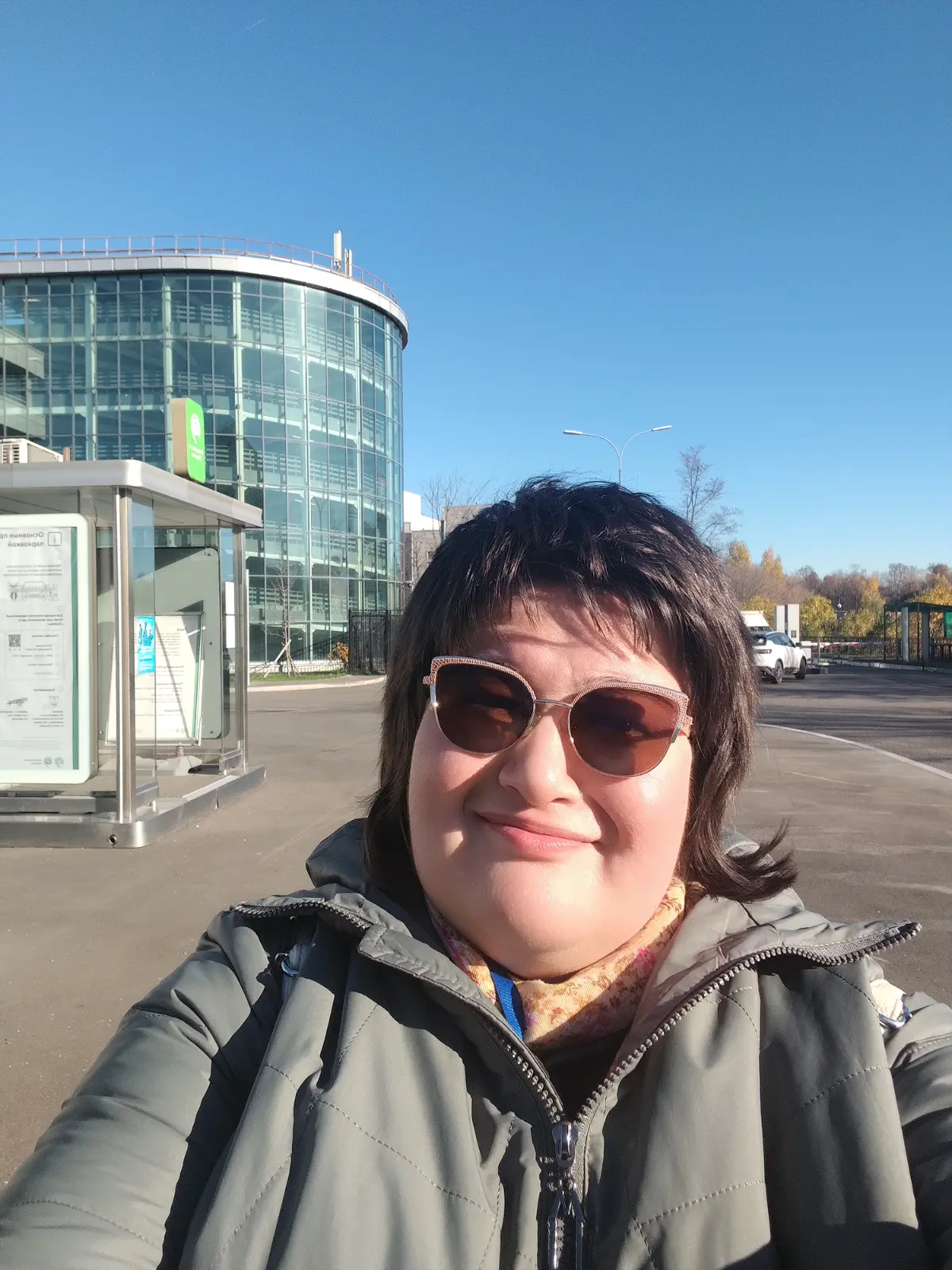 A bright day in Cherkisovo, Moscow ✌️ Have a good week, everybody! | Сетка — социальная сеть от hh.ru