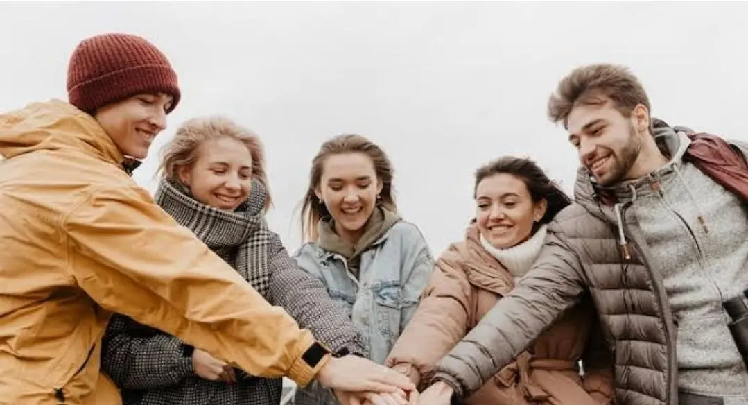 💛 19 октября, День новых друзей!
У этого праздника нет подтверждённой даты основания или конкретного автора. Это неофициальный праздник, который появился в интернете | Сетка — социальная сеть от hh.ru