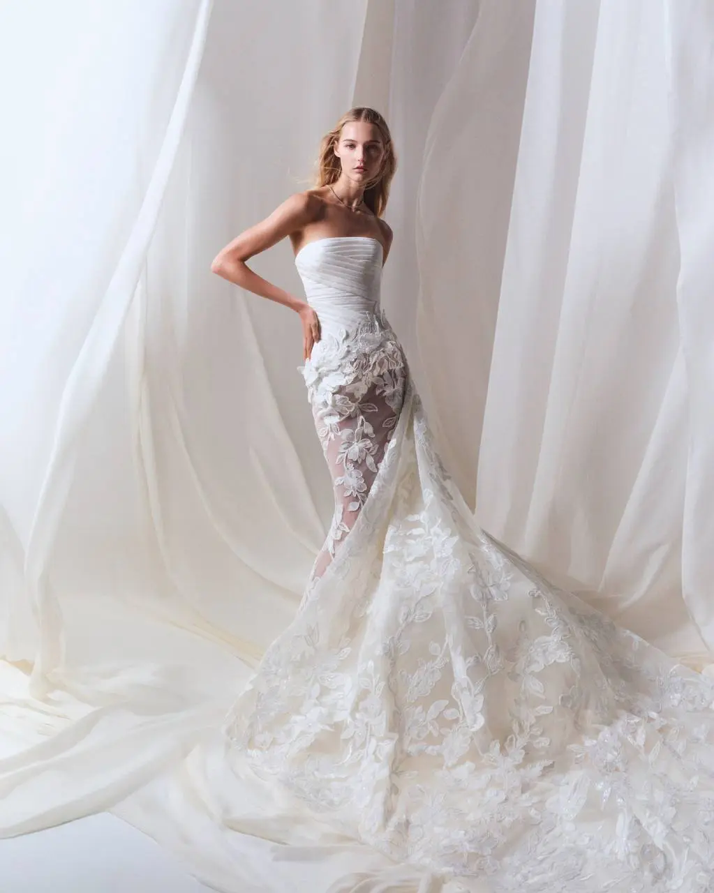 Коллаборация дня: H&M х Elie Saab выпустили свадебные платья
Свадебная коллекция в классике – это всегда хороший pr заход, потому что кто не любит свадьбы? А тут ещё и перья!
Напишет пресса, блогеры, ... | Сетка — социальная сеть от hh.ru