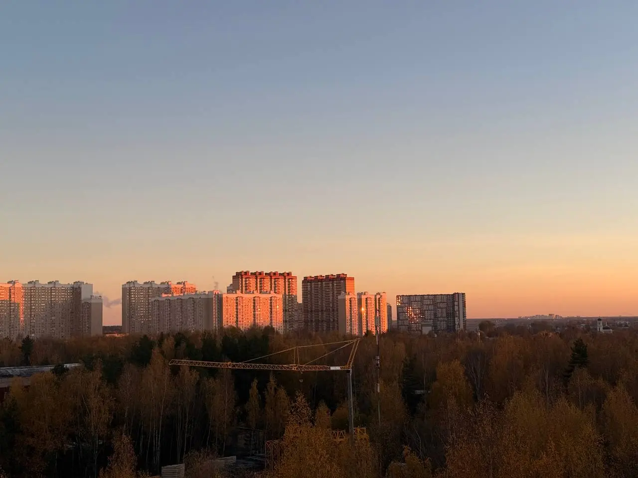 Доброе утро ☀️
Сегодня супер много дел, как всегда)

адаптация сайта
дизайн прототипов
йога
смонтировать тикток
занятие по курсу нейронок

Это я ещё что-то забыла👩🏽‍💻 Какой самый странный план на сего... | Сетка — социальная сеть от hh.ru