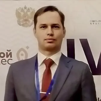 Максим Момот