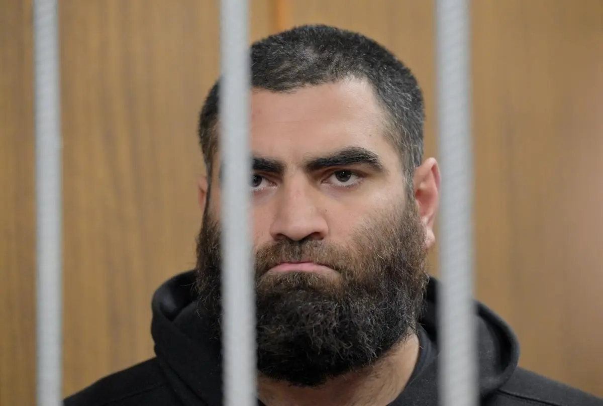 Маркарян перешил тюремную робу под себя и качает пресс в кол | Сетка — социальная сеть от hh.ru