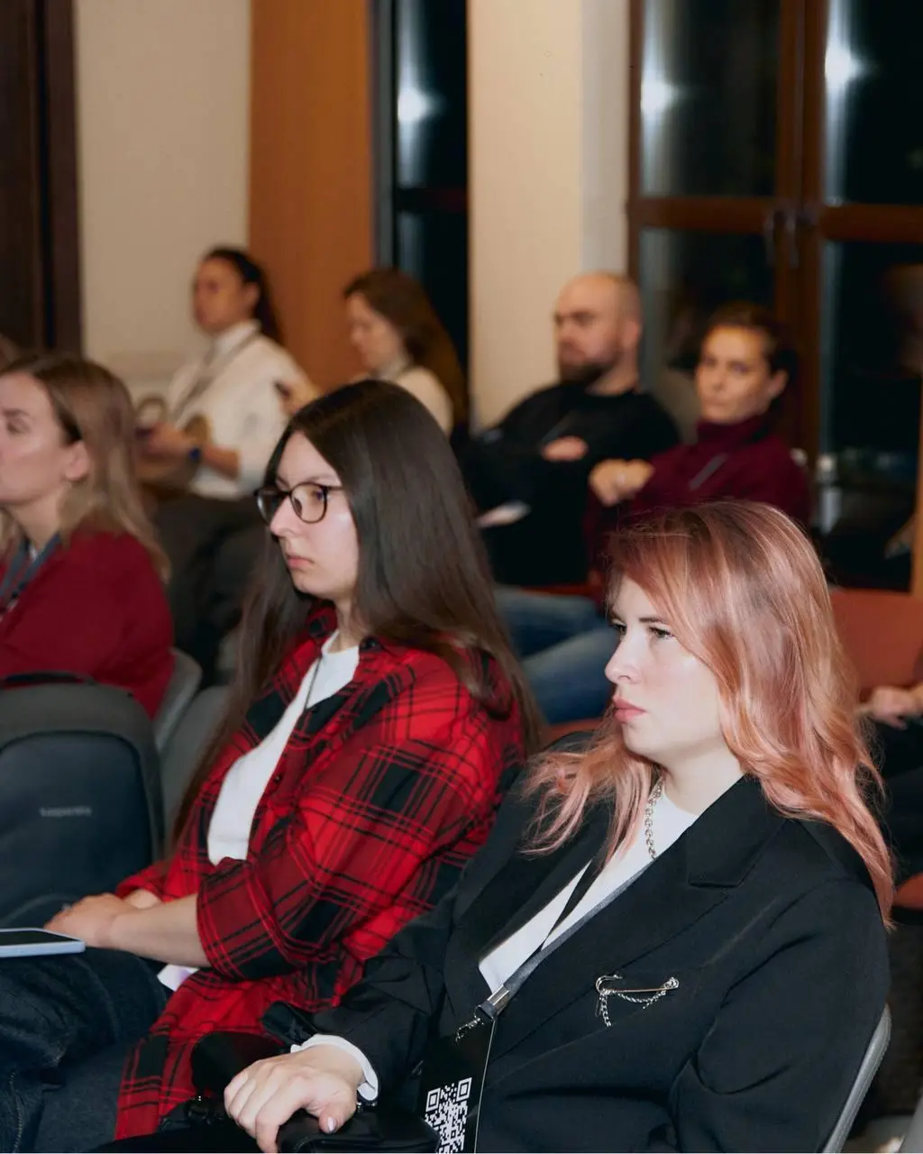 💜 Третья сторона диалога: маркетинговые закупки
15 октября NewBiz собрал в одном зале специалистов по маркетинговым закупкам, чтобы поговорить о том, как сегодня выстраиваются отношения между заказчик... | Сетка — социальная сеть от hh.ru