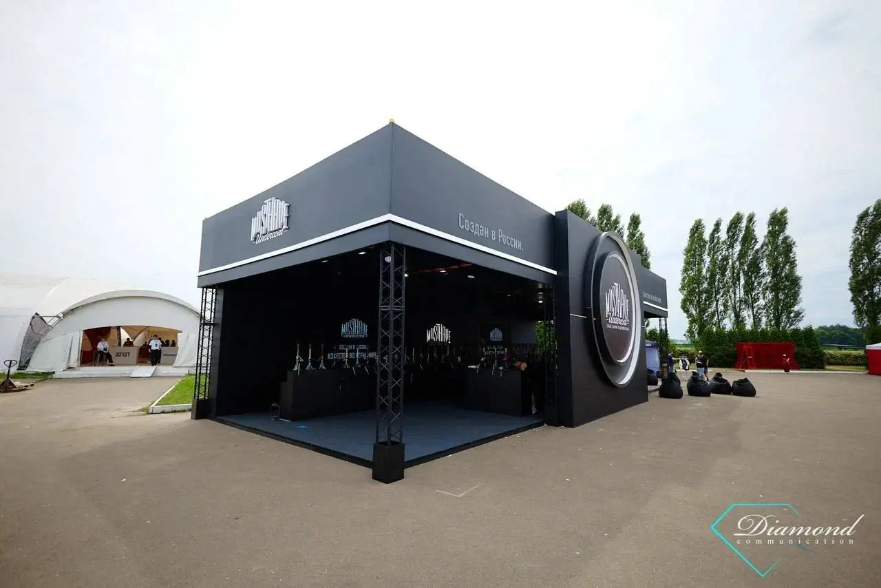 11 июля наша команда работала на JohnCalliano Fest в НКП «Русь». В этом году фестиваль прошёл под концепцией «From Russia with Love» | Сетка — социальная сеть от hh.ru