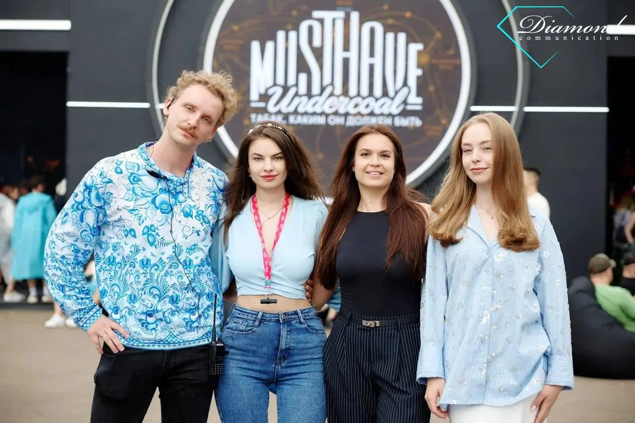 11 июля наша команда работала на JohnCalliano Fest в НКП «Русь». В этом году фестиваль прошёл под концепцией «From Russia with Love» | Сетка — социальная сеть от hh.ru
