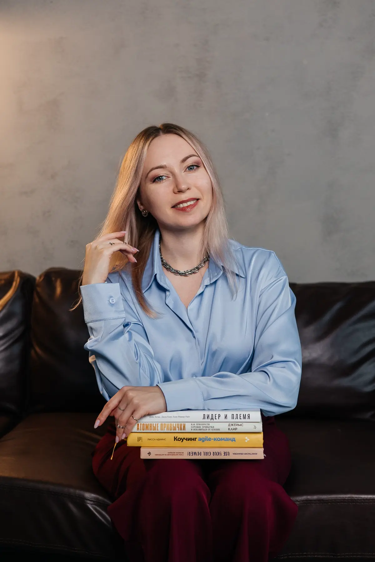 Как я случайно нашла Agile. И почему осталась 🧭
Когда-то я работала проджектом. Однажды к нам в гости пришёл друг, услышал, как я провожу рабочие созвоны, и сказал:
«Иди к нам скрам-мастером» | Сетка — социальная сеть от hh.ru