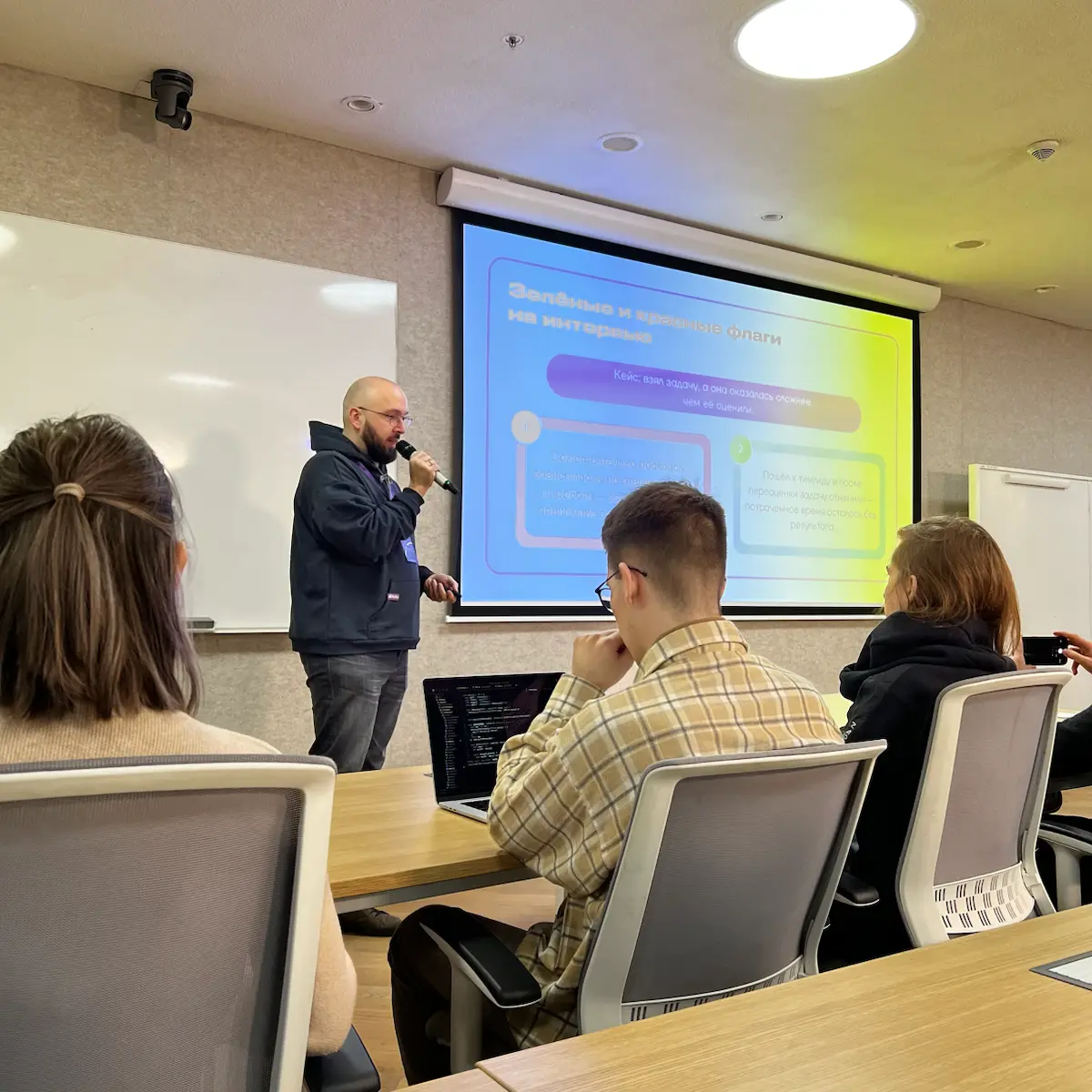 🇷🇺 Skoltech, IT Purple Conf | Сетка — социальная сеть от hh.ru