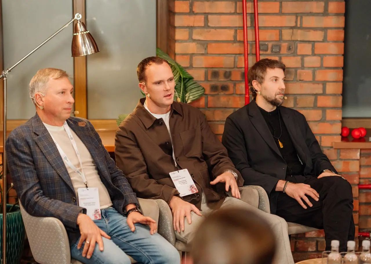 Фото с новой встречи Unicorn Case Study 📸
Разбирали ReelShort — приложение с вертикальными сериалами про миллиардеров и вампиров, в котором каждый эпизод длится несколько минут | Сетка — социальная сеть от hh.ru