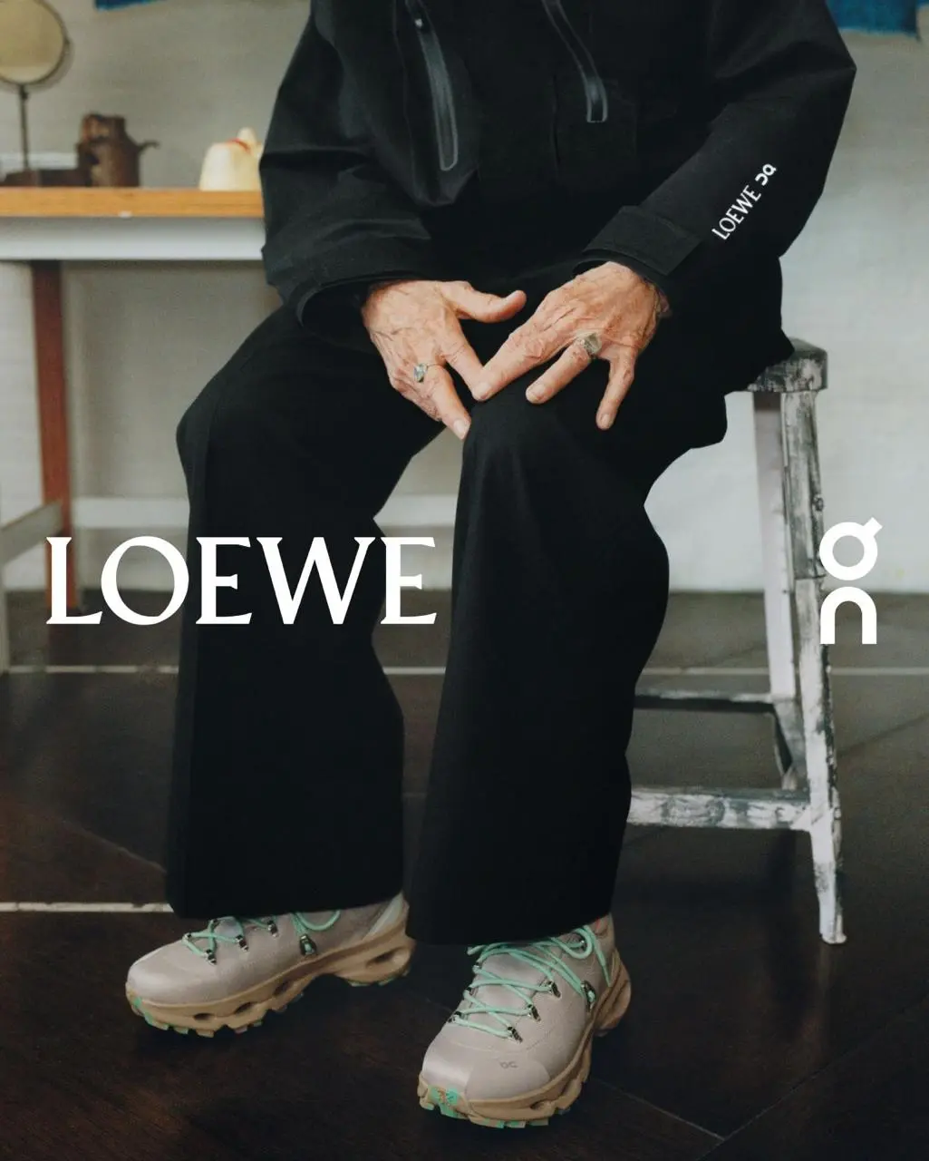 Loewe × On выпустили две новые модели кроссовок, Cloudsolo Hiker и Cloudtilt Cosmic. Первая – хайкеры для города с треккинговым протектором, вторая – футуристичная модель с прозрачными вставками | Сетка — социальная сеть от hh.ru