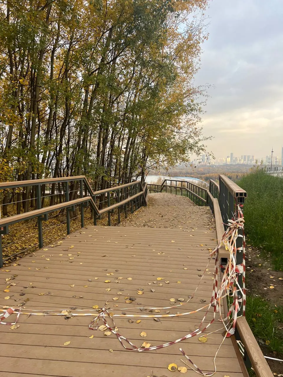 продолжаю ловить осень и исследовать Москву 🍂
выбиралась на прошлых выходных в Кусково, а на этих в Крылатское
оба места заслуживают внимания, но если нигде не были, то однозначно советую Кусково!!!
т... | Сетка — социальная сеть от hh.ru