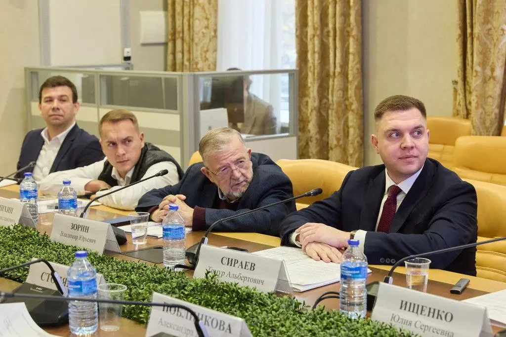 Каким должен быть новый формат празднования Дня народного единства? Первоочередная задача — уйти от протокольных мероприятий к живым проектам, ориентированным на подрастающее поколение | Сетка — социальная сеть от hh.ru