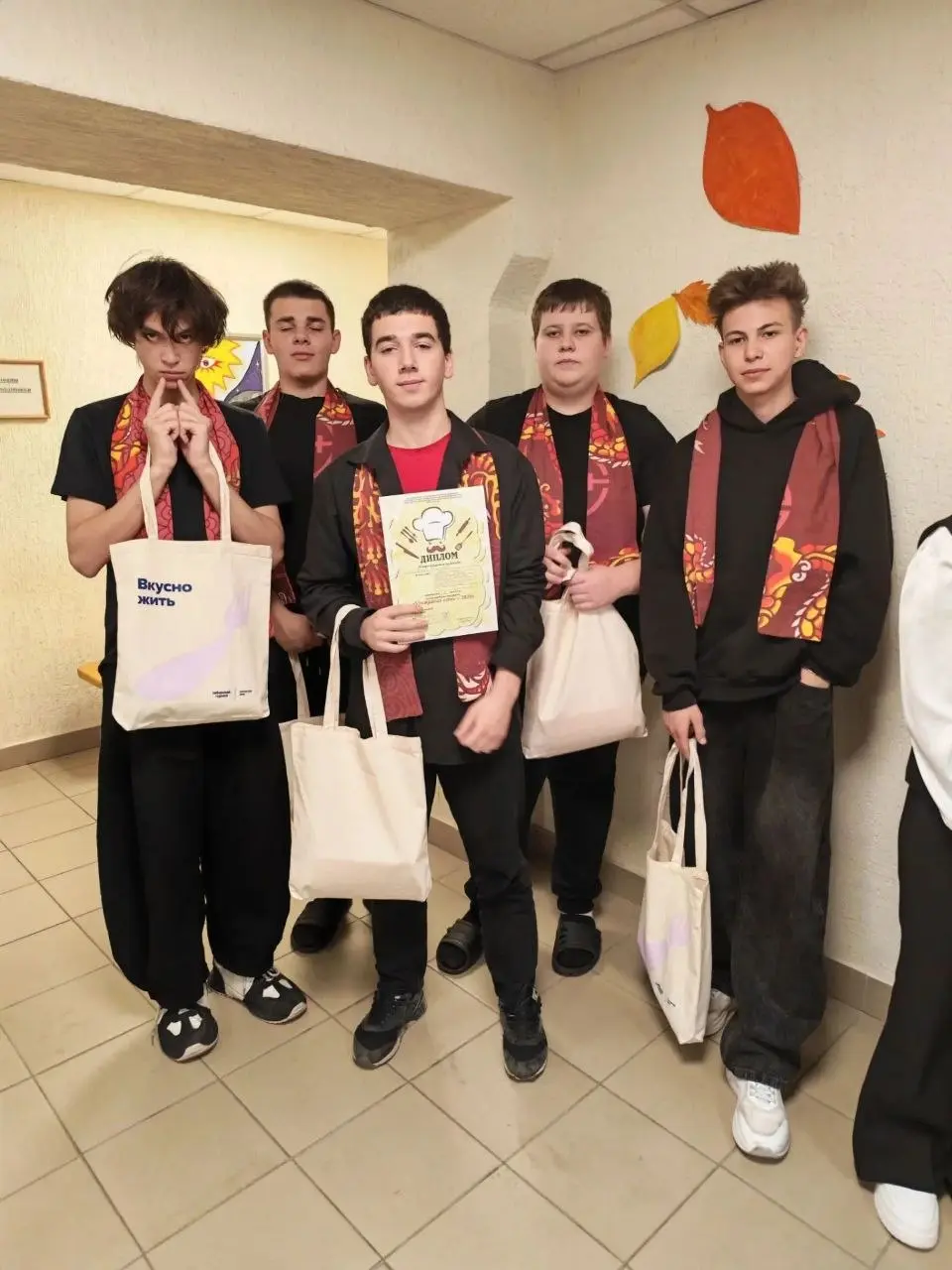 «Сибирский Гурман» стал партнером кулинарного поединка в НКППиП
Вчера в Новосибирском колледже пищевой промышленности и переработки отпраздновали День повара — было жарко | Сетка — социальная сеть от hh.ru