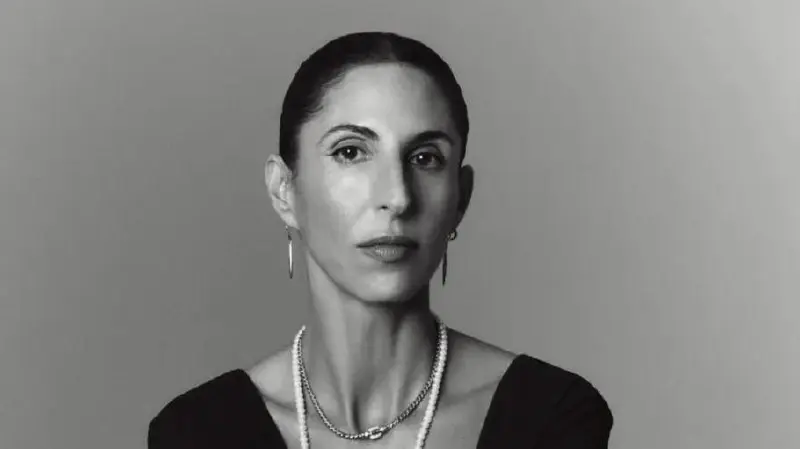 Лара Аккари стала главным редактором Harper’s Bazaar Middle East. Она будет курировать сразу три региональных издания: Harper’s Bazaar Arabia, Harper’s Bazaar Saudi и Harper’s Bazaar Qatar | Сетка — социальная сеть от hh.ru