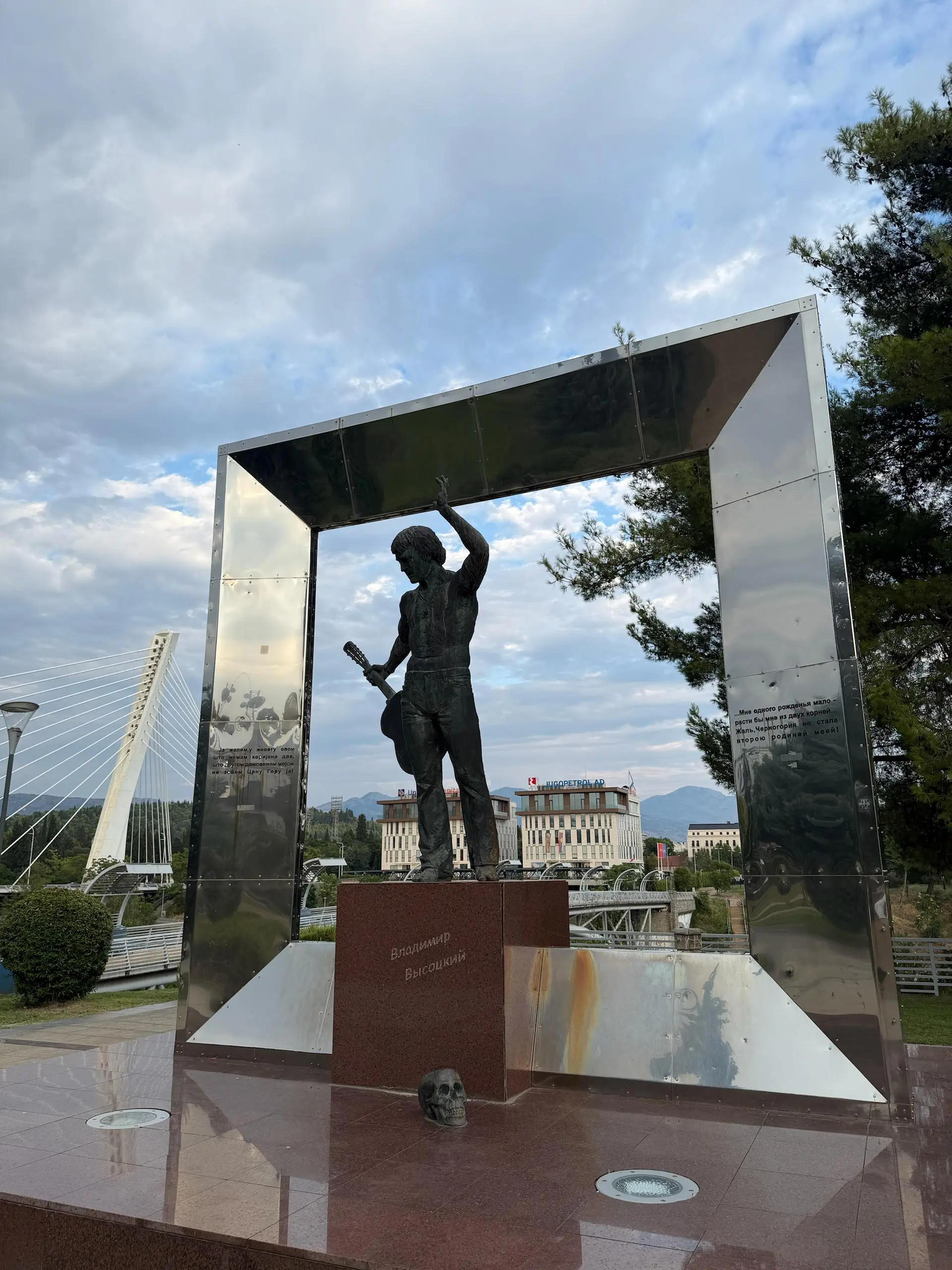 🇲🇪 Покидая Piva 🍺
Ну какой же вайб кататься на машине по балканам! Наверное, на другом транспорте можно это всё возненавидеть, проверять я это не буду конечно же | Сетка — социальная сеть от hh.ru