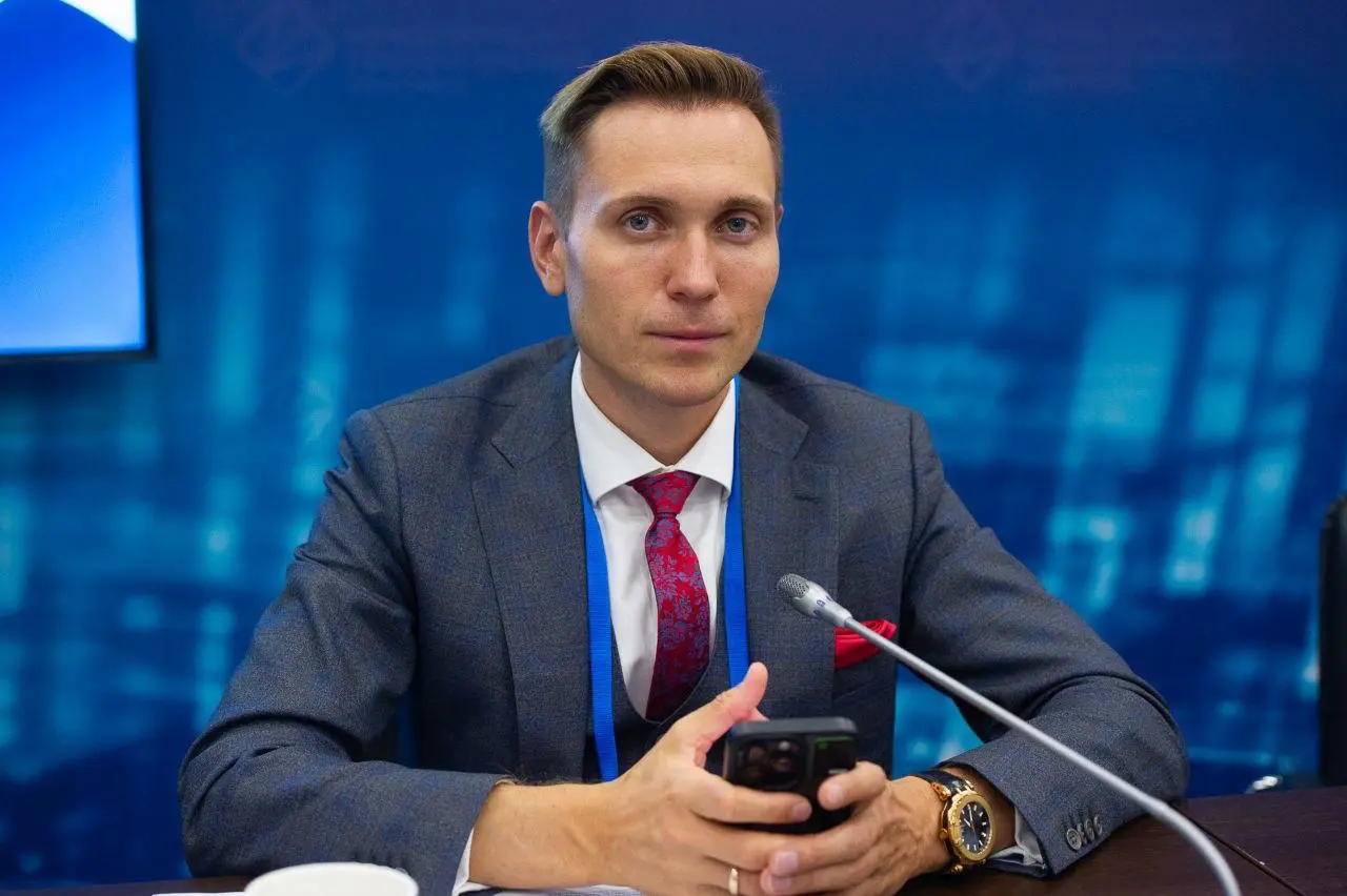 🤖 ИИ — БУДУЩЕЕ СЕГОДНЯ: СОЗДАНИЕ КОМИТЕТА ПО ИИ В СОЮЗЕ ПИАРЩИКОВ РОССИИ
🗓️ 21 октября 2026 в 17:00 — прямой эфир, где обсудят, как ИИ меняет коммуникации, бизнес и регулирование
📣 СПИКЕРЫ:
• МОСТОВЩИ... | Сетка — социальная сеть от hh.ru