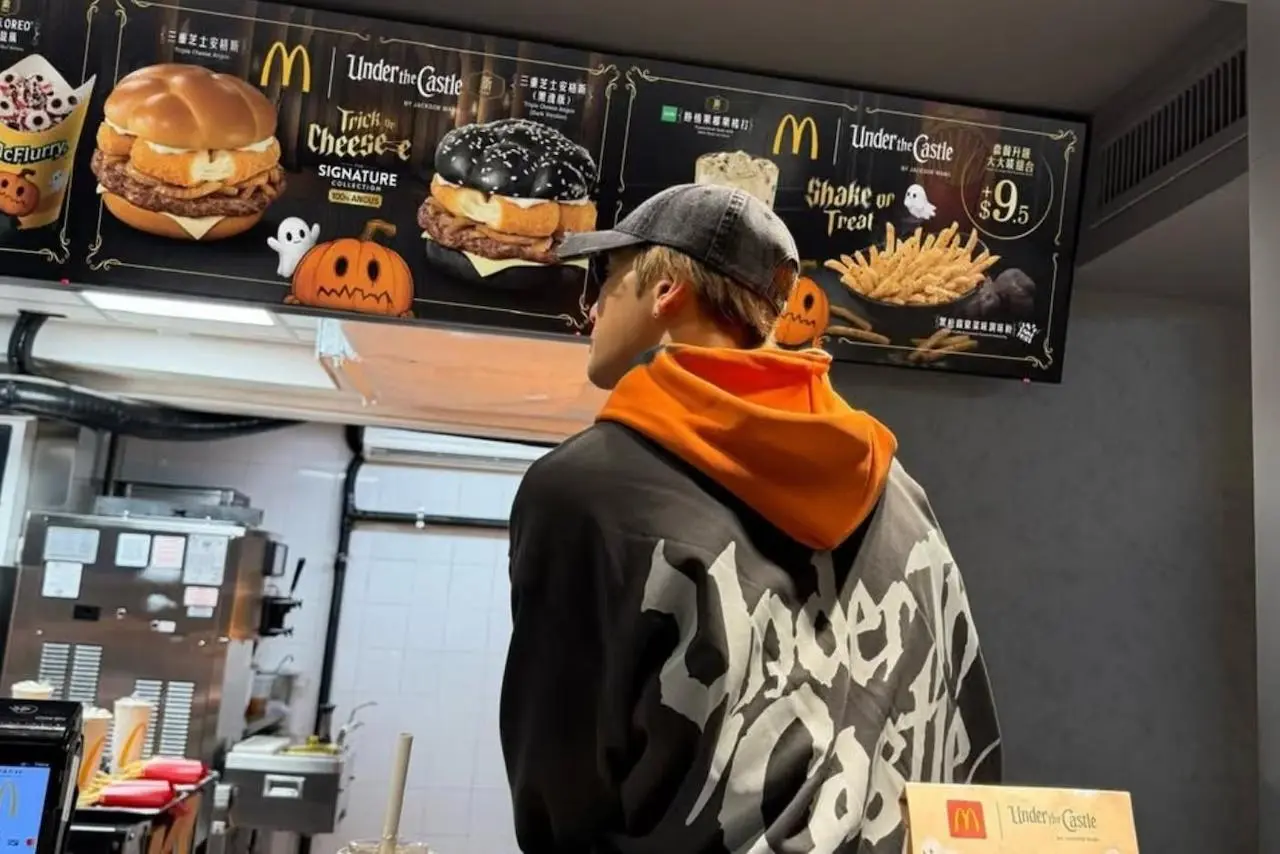 Джексон Ван превратит McDonald's в собственную хоррор-вселенную
Южнокорейская поп-культура уже давно научилась продавать не только музыку, но и целые вымышленные миры | Сетка — социальная сеть от hh.ru