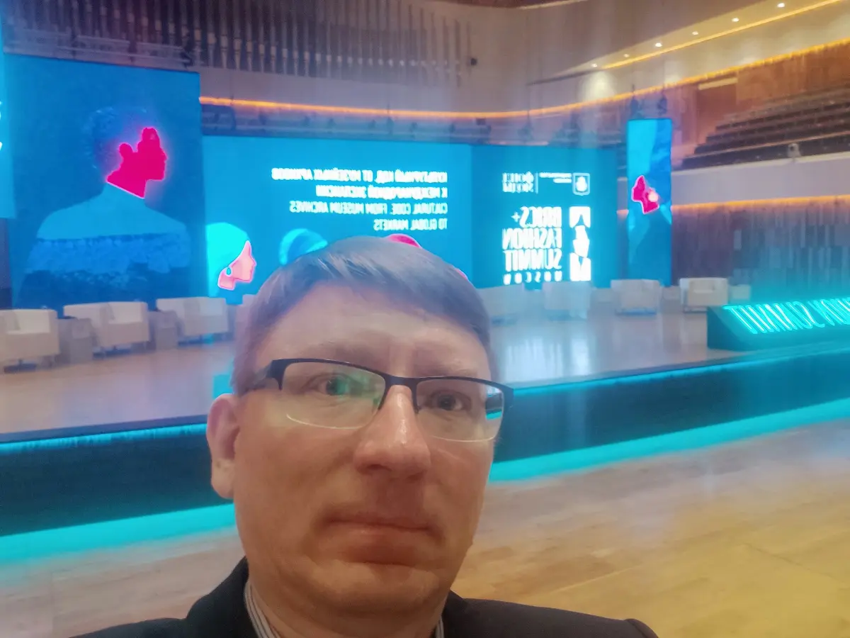 BRICS FASHION Summit | Сетка — социальная сеть от hh.ru