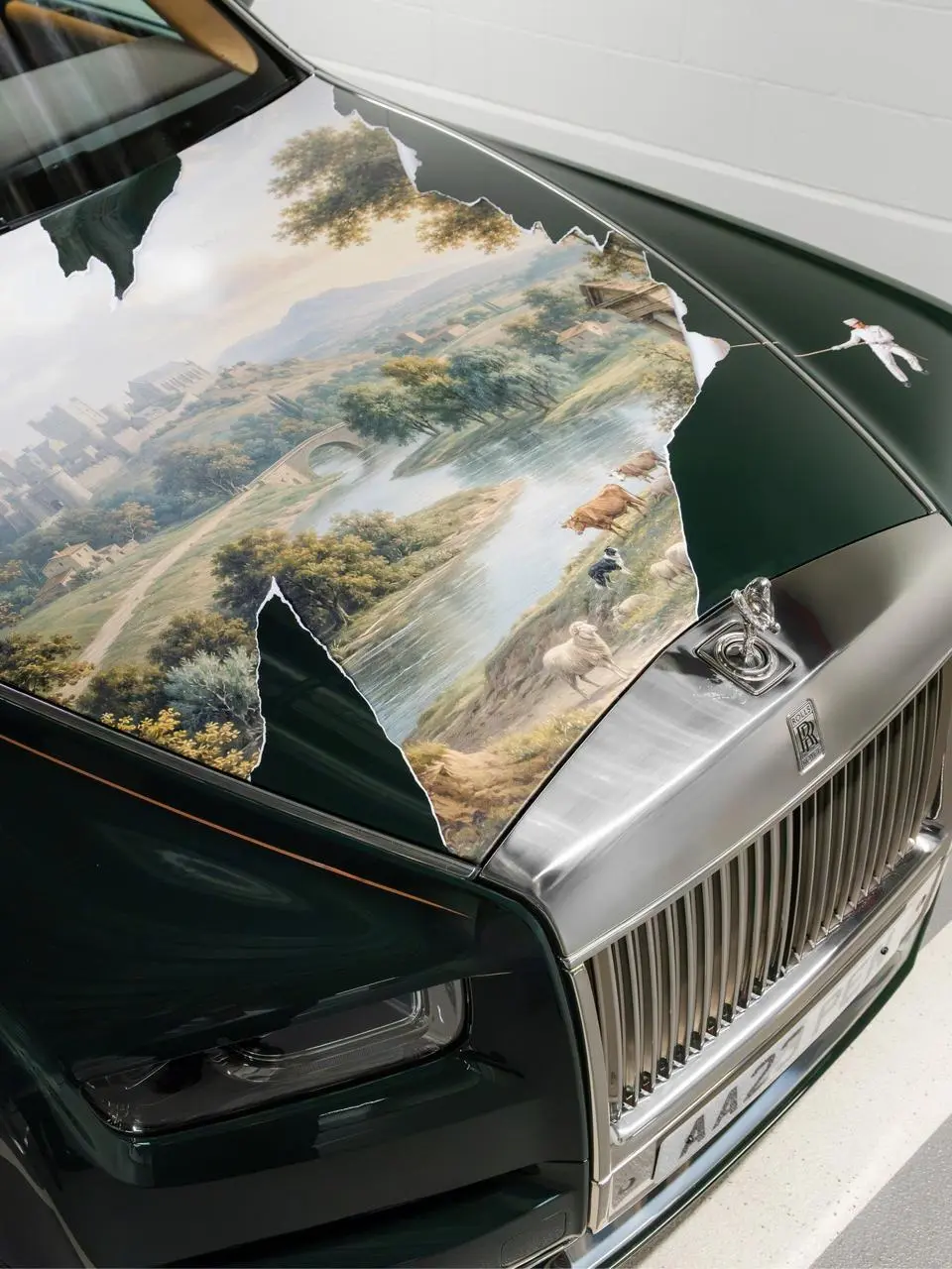 Когда у тебя и подкладка костюма с рисунком, и Rolls-Royce есть, но как будто бы душа ещё чего-то просит.. | Сетка — социальная сеть от hh.ru