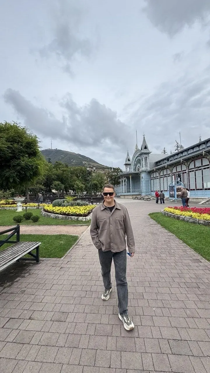 Принимаю поздравления на день рождения 🥳
Погода в Ставрополе выдала туман и холод — понимаю её, она тоже в шоке от моей даты 🌫️😅 | Сетка — социальная сеть от hh.ru