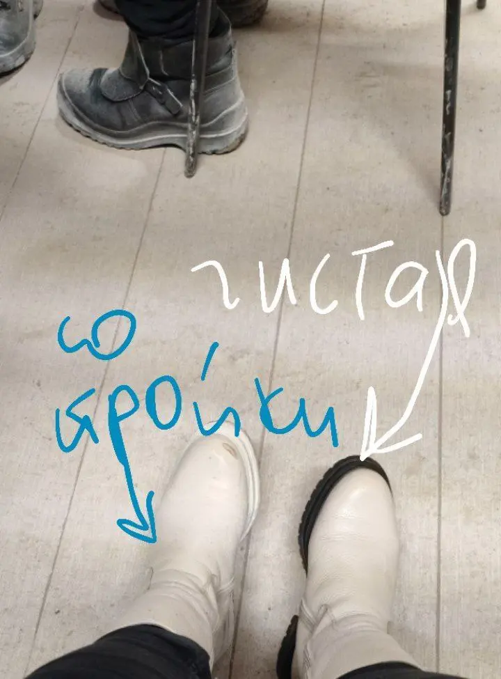В шкафу дизайнера-комплектатора-спеца по авторскому надзору всегда есть место, где отдельно висит немного одежды “почти парадной” 😂 в которой ты едешь на объект на замеры,демонтажи, сбивание слоев ста... | Сетка — социальная сеть от hh.ru