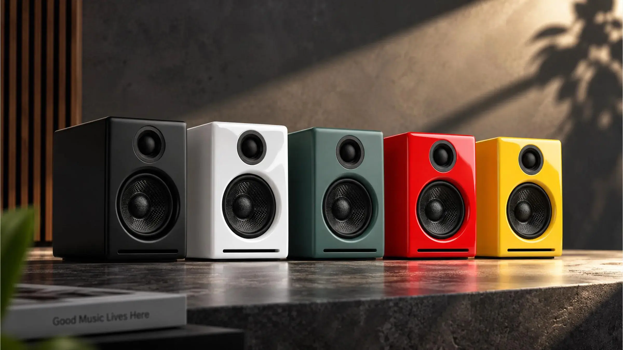 Настольные колонки Audioengine A2+ Gen 3 | Design: Audioengine
Сначала меня зацепили жёлтые | Сетка — социальная сеть от hh.ru
