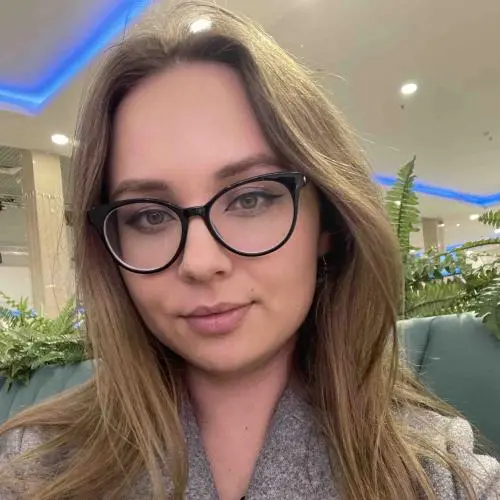 Анна Максимова