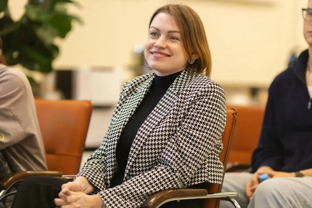 Прекрасные лица предпринимателей Кузбасса и одно из Подмосковья! 🌟
Сегодня марафон индивидуальных консультаций 🚀
Надеюсь, голос не подведёт.. | Сетка — социальная сеть от hh.ru