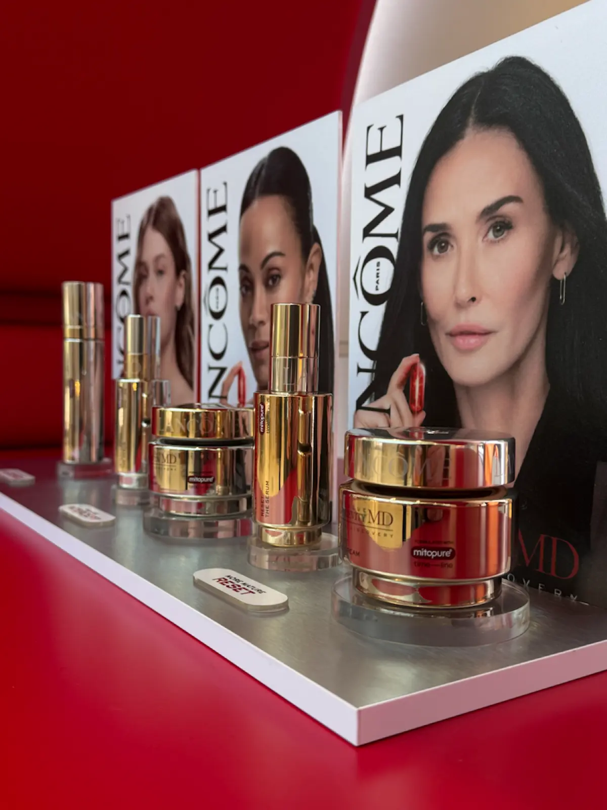 Поп-ап Lancome: от чертежа до монтажа | Сетка — социальная сеть от hh.ru