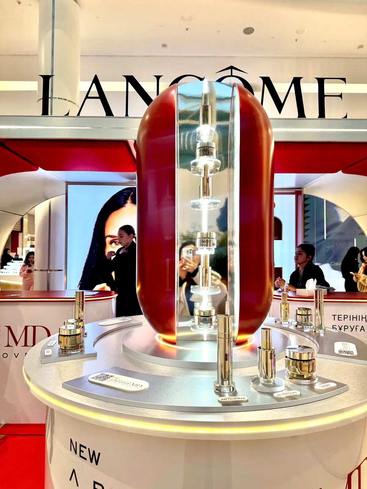 Поп-ап Lancome: от чертежа до монтажа | Сетка — социальная сеть от hh.ru