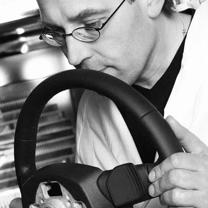 Чем пахнет Mercedes?
#аромабл
Крупнейшие автопроизводители содержат целые лаборатории, где профессионально обнюхивают автомобили | Сетка — социальная сеть от hh.ru