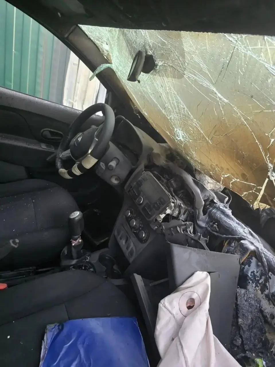 🔥 Две пьяные бабы сожгли чужую машину в Новошахтинске
По данным полиции, 46-летние местные жительницы поругались со знакомым, разбили стекло его Renault Logan, облили салон горючей жидкостью и подожгл... | Сетка — социальная сеть от hh.ru
