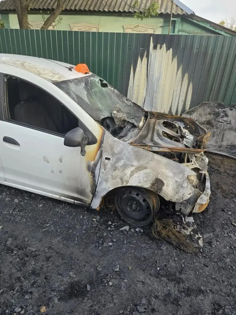 🔥 Две пьяные бабы сожгли чужую машину в Новошахтинске
По данным полиции, 46-летние местные жительницы поругались со знакомым, разбили стекло его Renault Logan, облили салон горючей жидкостью и подожгл... | Сетка — социальная сеть от hh.ru