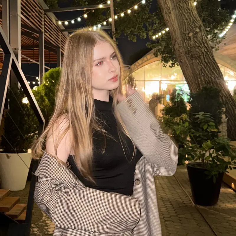 Полина Усова