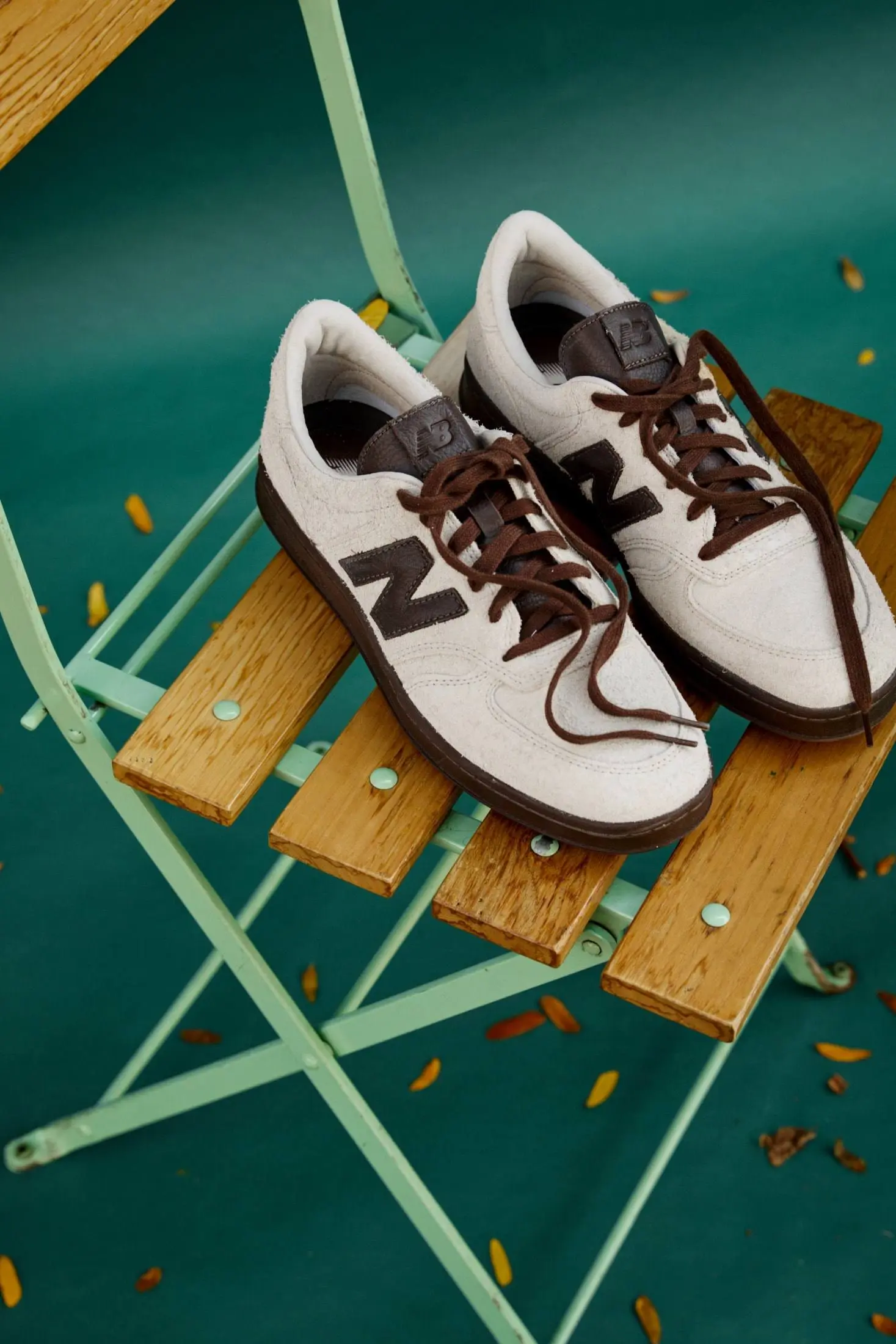 Коллаба, после которой хочется напевать New York, New York.
New Balance и нью-йоркский дизайнер Todd Snyder выпустили T500 Cafe Pack: две пары в оттенках Espresso и Milk | Сетка — социальная сеть от hh.ru