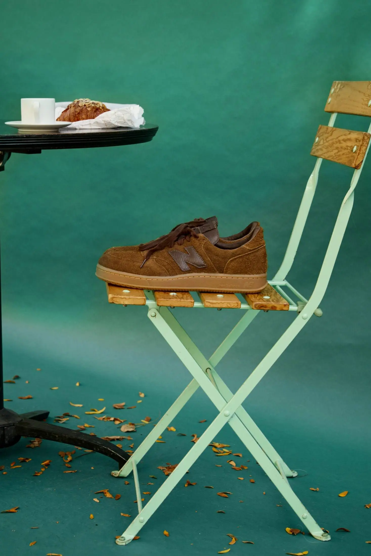 Коллаба, после которой хочется напевать New York, New York.
New Balance и нью-йоркский дизайнер Todd Snyder выпустили T500 Cafe Pack: две пары в оттенках Espresso и Milk | Сетка — социальная сеть от hh.ru