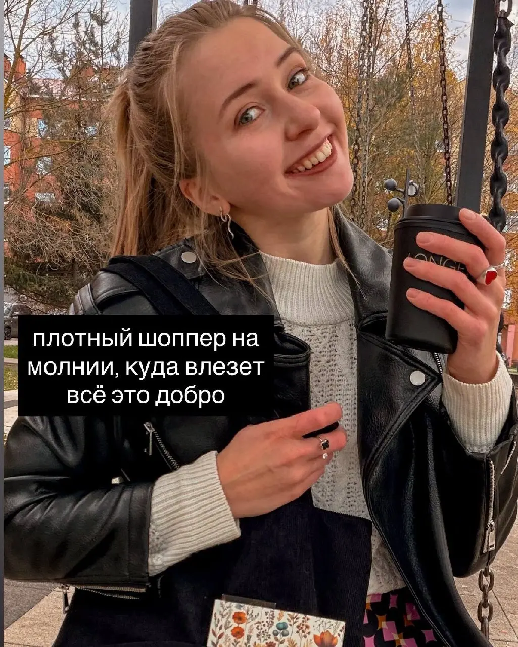 На самом деле я всегда мечтала снимать раскладки😅
Я не могу это объяснить, но набрать всяких милых вещей и красиво разложить их в кадре всегда доставляло мне удовольствие на телесном уровне | Сетка — социальная сеть от hh.ru