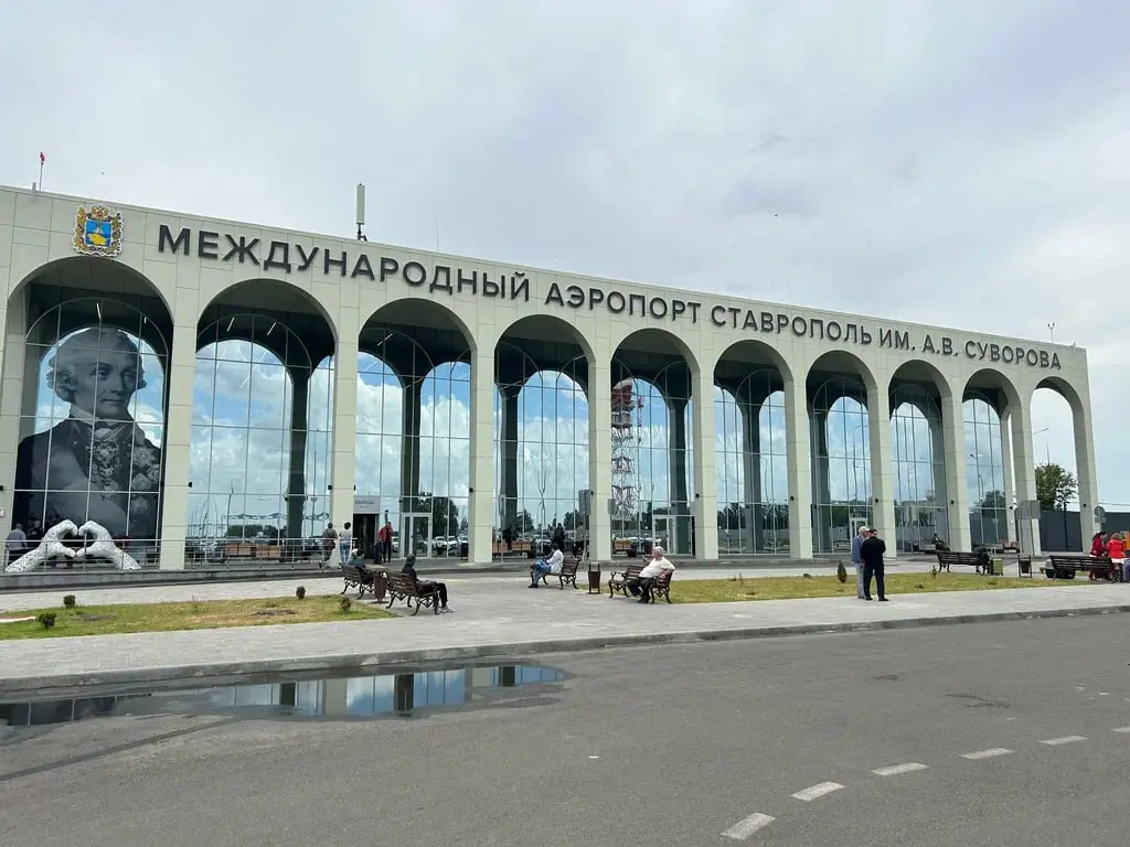 🅿️ Ставрополя сделал парковку бесплатной для многодетных
С 23 октября семьи с тремя и более детьми могут оставить машину на стоянке аэропорта без оплаты | Сетка — социальная сеть от hh.ru