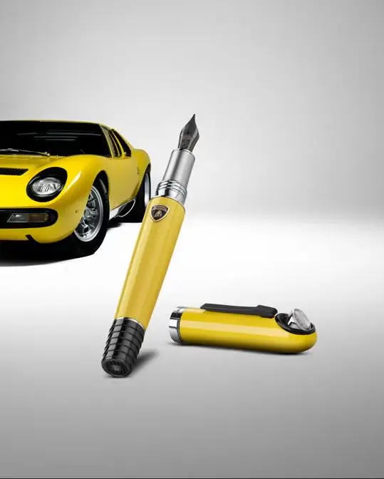 Пока Porsche делает элитный тостер, Ducati — премиальную эспрессо-машину, Bugatti — ультрапремиальный складной телевизор, а Ferrari — ноутбук, Lamborghini решила не усложнять себе жизнь и выпустила ша... | Сетка — социальная сеть от hh.ru