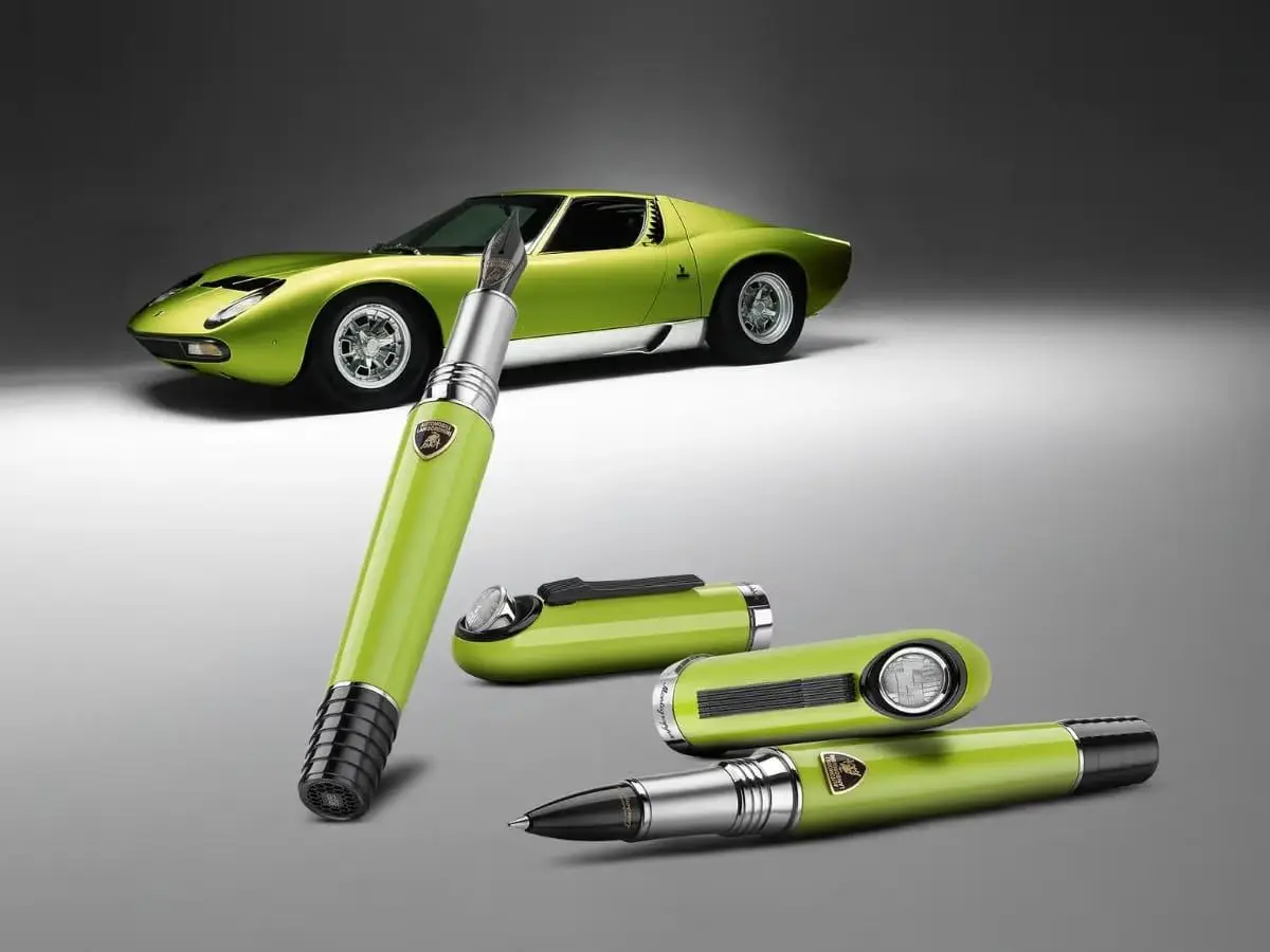 Пока Porsche делает элитный тостер, Ducati — премиальную эспрессо-машину, Bugatti — ультрапремиальный складной телевизор, а Ferrari — ноутбук, Lamborghini решила не усложнять себе жизнь и выпустила ша... | Сетка — социальная сеть от hh.ru