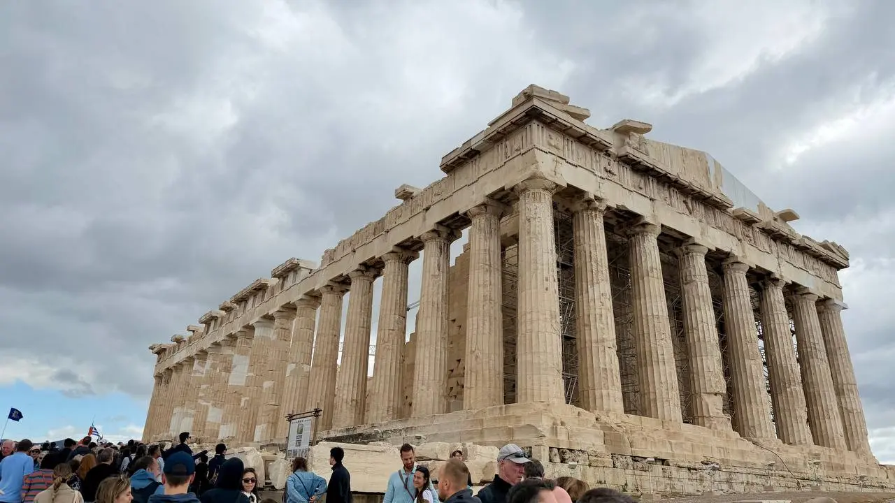 🇬🇷 отправились на пару дней в Афины
Постарались посмотреть всё самое красивое: знаменитый Парфенон, музей Акрополя, прогулялись по старинным улочкам Плаки и Монастираки и заглянули на Панафинейский ст... | Сетка — социальная сеть от hh.ru