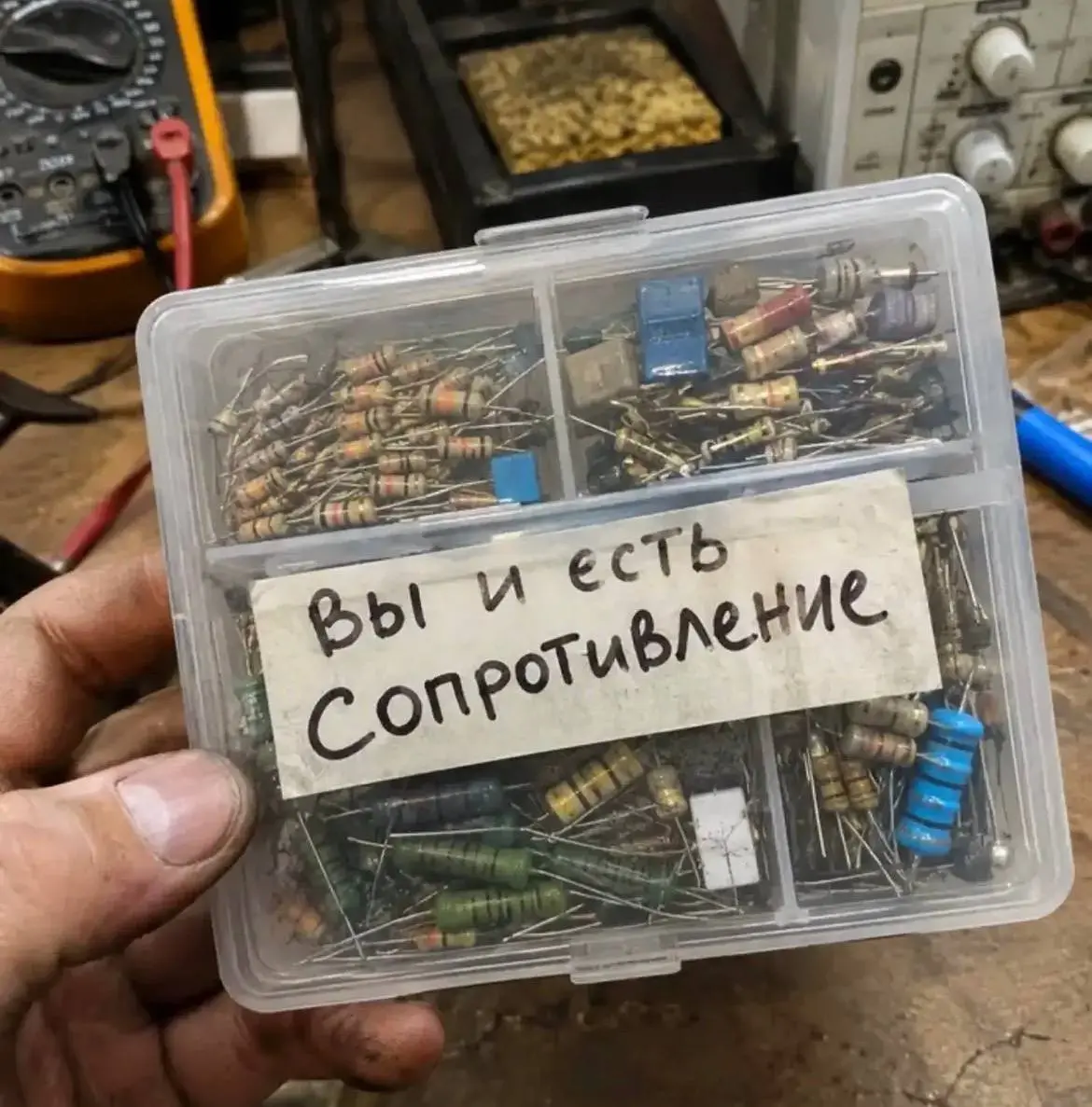 Вы просили больше веселья (мне так показалось). Иногда буду собирать подборки мемов из клуба, у нас там специальная комната для этого есть — мемошная.
#memeselected by @creativehappens | Сетка — социальная сеть от hh.ru