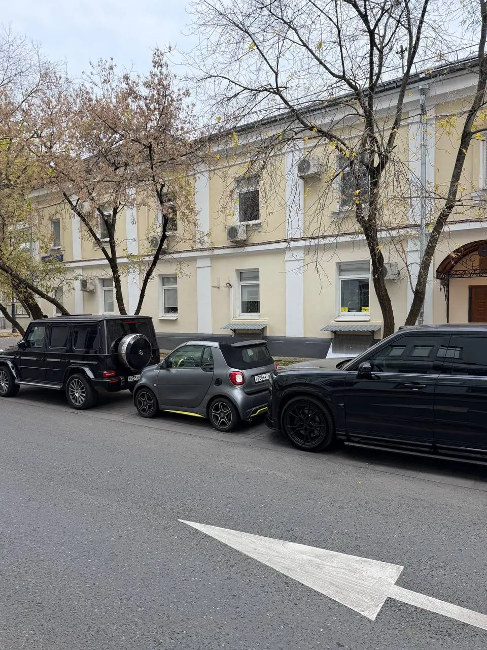 48 день
Темы для видео и постов повсюду.
Далеко ходить не буду. Сегодня на курсе «Великие визионеры» в Третьяковке услышал несколько интересных тезисов.
По сути, готовые идеи для рилсов!
1 | Сетка — социальная сеть от hh.ru