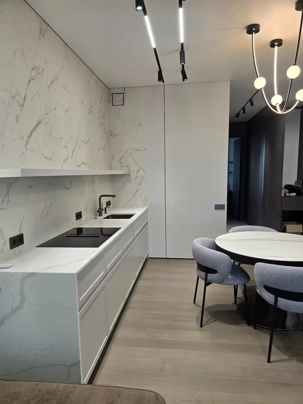 Комплекс малярных работ в новостройке 85 м² Москва, ЖК «Басманный».
Команда "Александров Групп" в качестве субподрядчика выполнила комплексные малярные работы в квартире площадью 85 м² | Сетка — социальная сеть от hh.ru