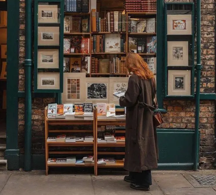📚 ищите, что почитать?
вместе с коллегами-блогерами мы собрали самую уютную книжную полку прямо в Telegram
👉 подписаться
🌟 одна кнопка — и у вас в кармане бесконечный источник вдохновения, честных отз... | Сетка — социальная сеть от hh.ru
